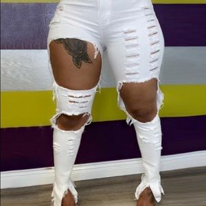 Chic White Flared Jeans